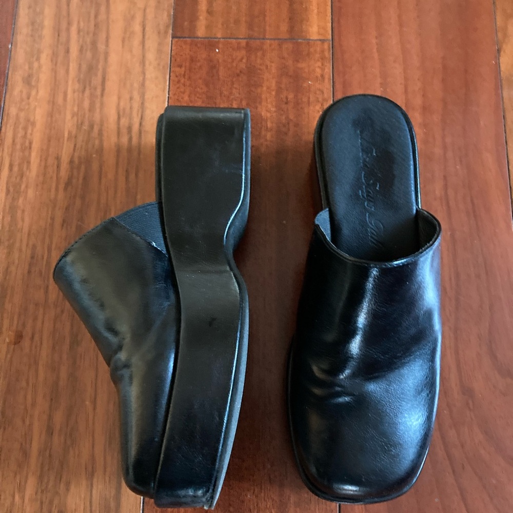 Lisa Says Gah Dakota Clog